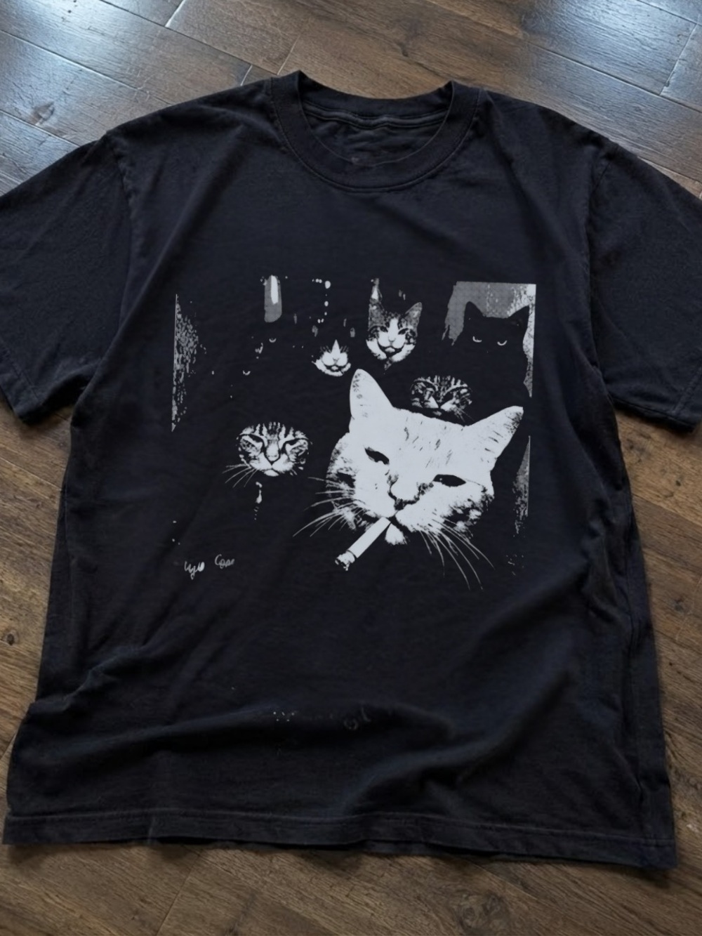 Gildan Black T-Shirt with Cat Smoking with friends Graphic Tee